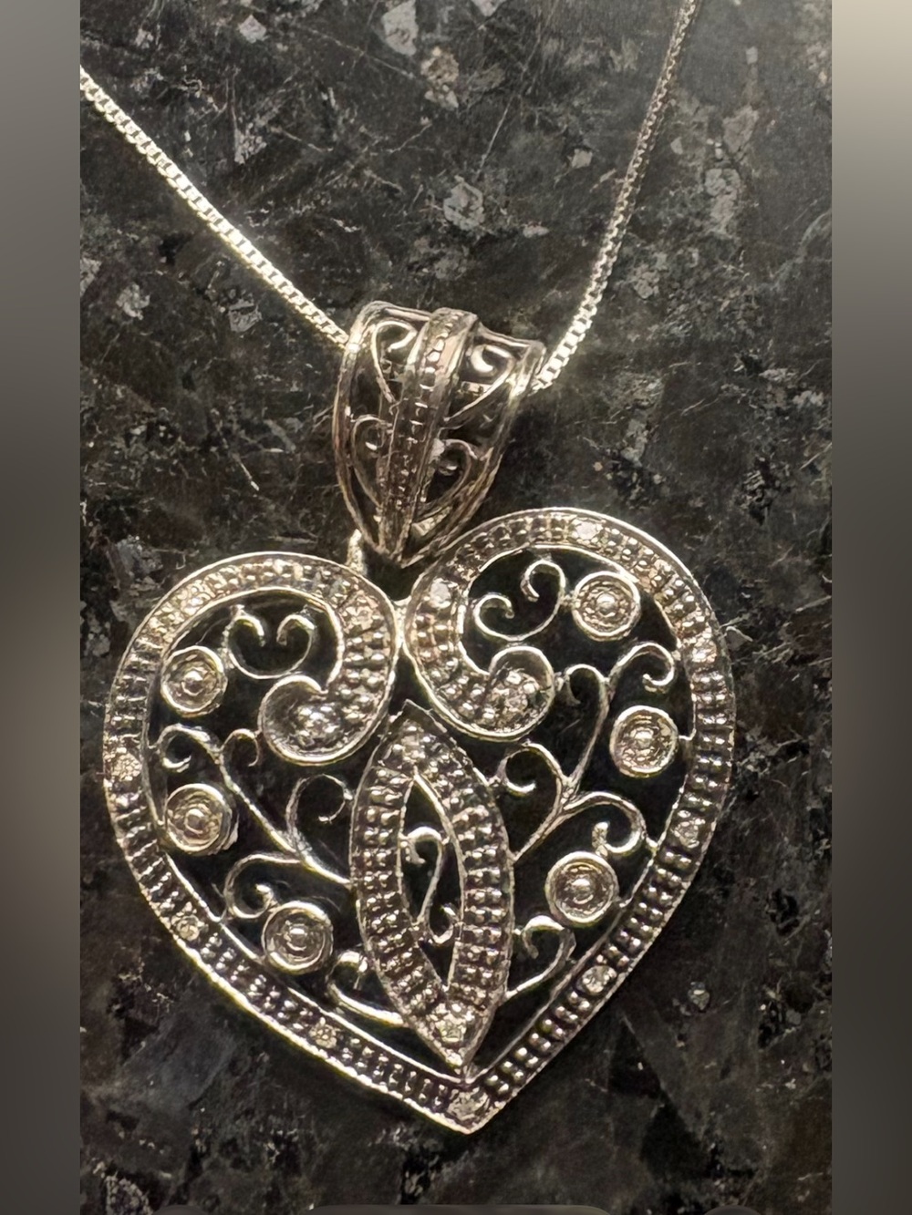 14k White gold fine chain with 925 silver heart 💜 with 11 genuine diamond chips.